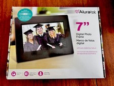 Aluratek ADPF07SF 7 in Digital Photo Frame with auto slideshow feature, usb, and