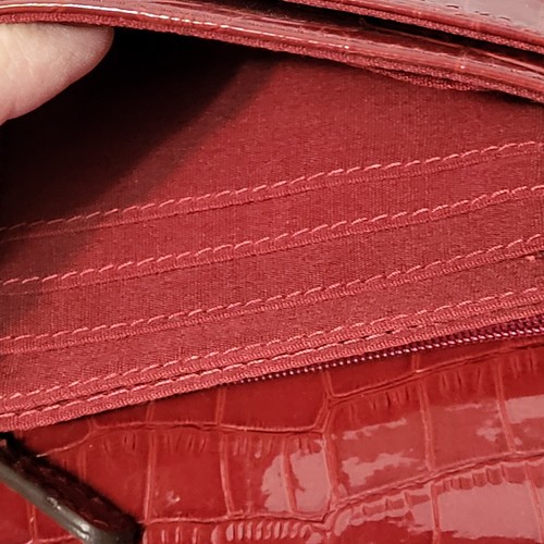 Cartera de mano roja Liz Claiborne cuero sintético con correa desmontable dos pequeños defectos - Imagen 6 de 14