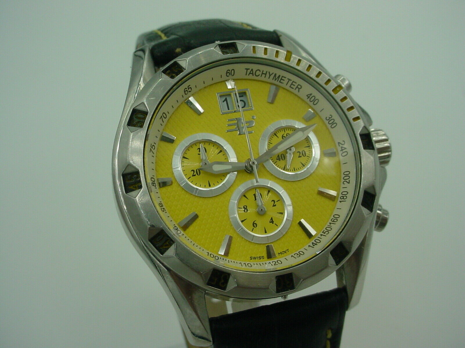 MENS 32 DEGREEs CHRONOGRAPH BRIGHT YELLOW DIAL WRIST WATCH, EXCELLENT