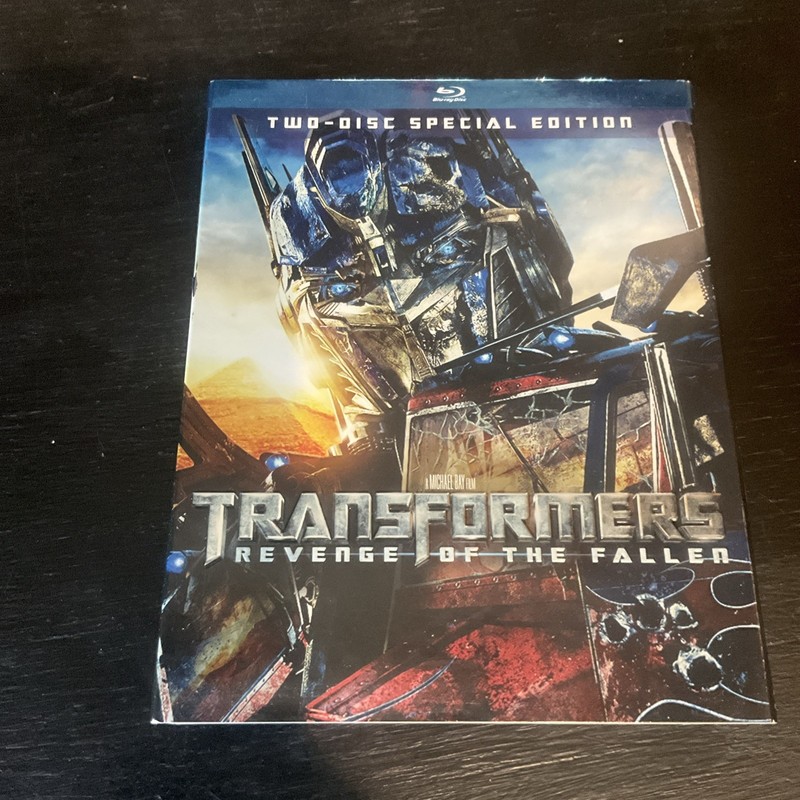 Transformers: Revenge of the Fallen (Blu-Ray, 2-Disc) comes with Slip Cover