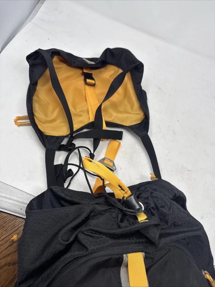 Mountain Hardware Backpack - Image 4 of 4