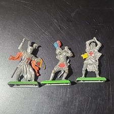 BRITAINS DEETAIL lot of 3 England 1971 MEDIEVAL KNIGHT metallic base soldier