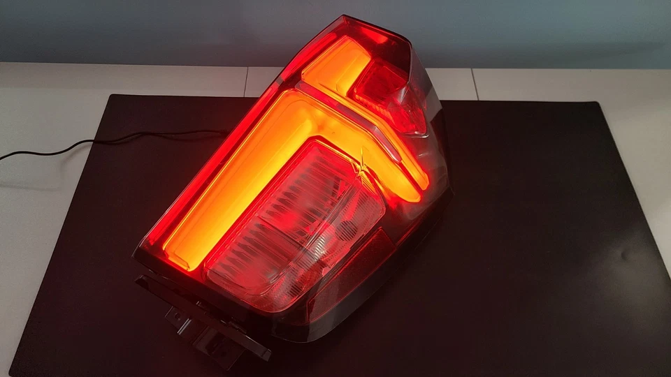 Б/у оригинальный производитель 2021-2024 Chevrolet Tahoe/Suburban правый задний фонарь 84849417 - Изображение 2 из 4