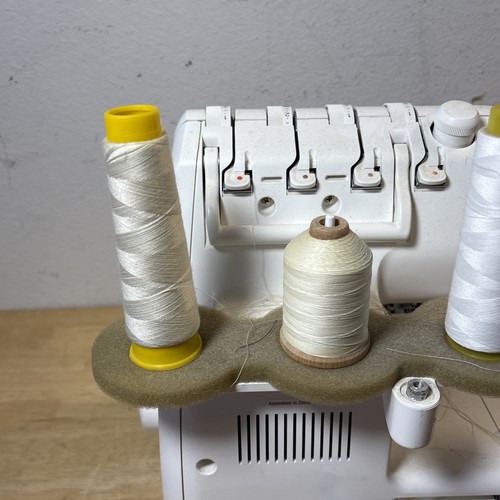 Bernina 1300DC Nähmaschine Overlock Serger Coverstich KOSTENLOSER VERSAND - Bild 9 von 17