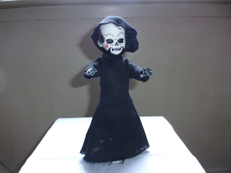 Living Dead Dolls Kiss of Death MezcoToyz 10" Doll
