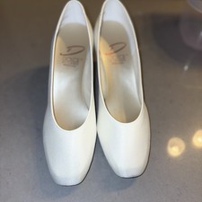 Dolce by Pierre White/Cream Wedding Shoes Dyeable VTG Heels Size 9