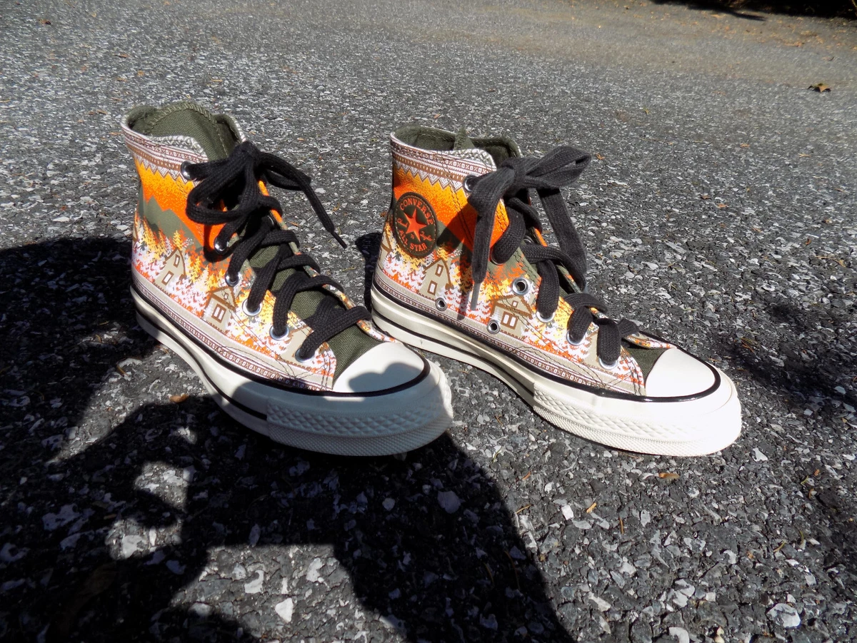 Converse holiday top