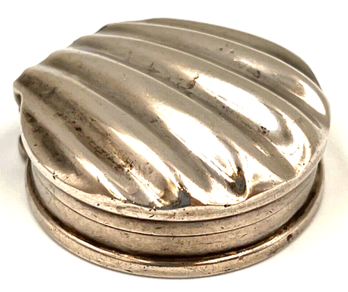 Vintage Sterling Silver Shell Shaped Hinged Pill Box Hallmarked London DP 1938 - Picture 4 of 16