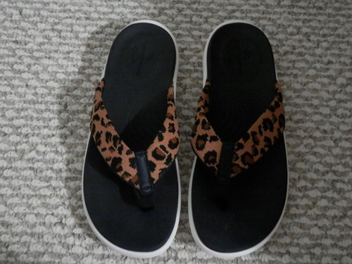 New Clarks Cloudsteppers Lola Point Animal Print Flip Flop Sandals Shoes Size 7 - Picture 2 of 5
