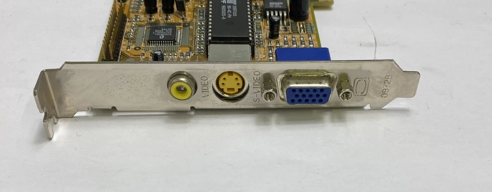 32MB nVidia GeForce 2 MX400 MVGA-NVG11A VGA, Video, S-Video AGP Graphics Card - Image 3 of 4