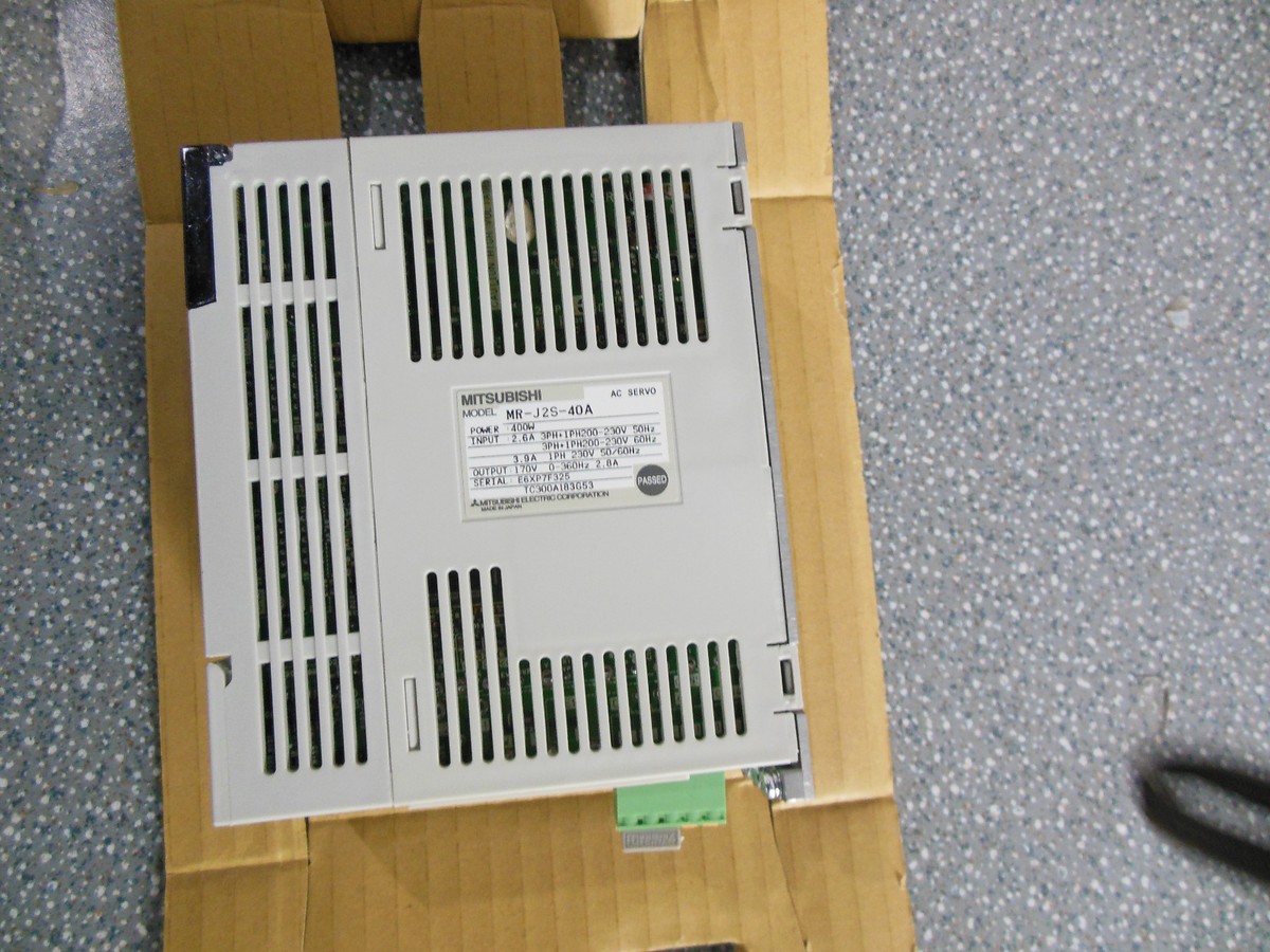 Mitsubishi AC Servo Drive MR-J2S-40A New In Box MRJ2S40A Mitsubishi AC Servo Drive MR-J2S-40A New In Box MRJ2S40A