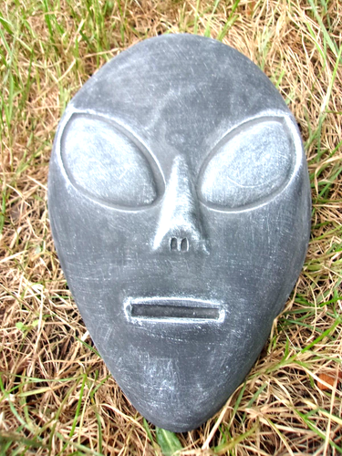 Alien Face 080 plastic mold 10" x 7" x 1.5" thick plaster concrete casting mould - Picture 2 of 5