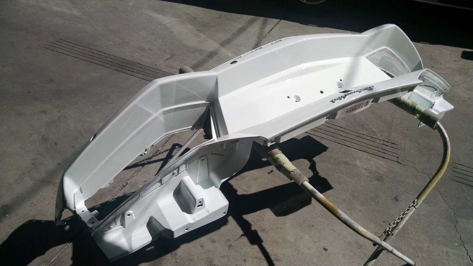 LAMBORGHINI AVENTADOR REAR BUMPER ASSEMBLY WHITE COLOR OEM GREAT CONDITION!