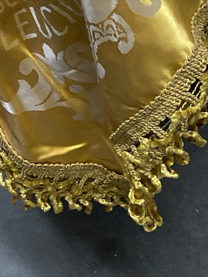 Vtg Damasco S Leucio Lavorazione a Mano Italian Yellow Silk Bedspread 96” x 160” - Image 3 of 4