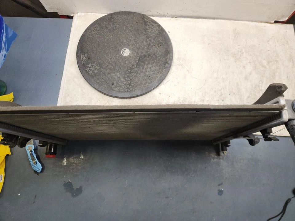 Radiador compatible con 16-23 MAZDA MX-5 MIATA 764420 Foto 2 de 4