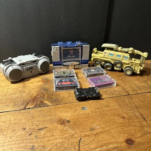 8 Vintage Transformers Soundwave, Frenzy, 5 Cassettes  & Bonecrusher