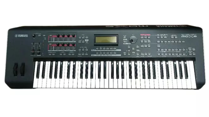 Yamaha MOX6 61 Key Keyboard Synthesizer Workstation Very Good
