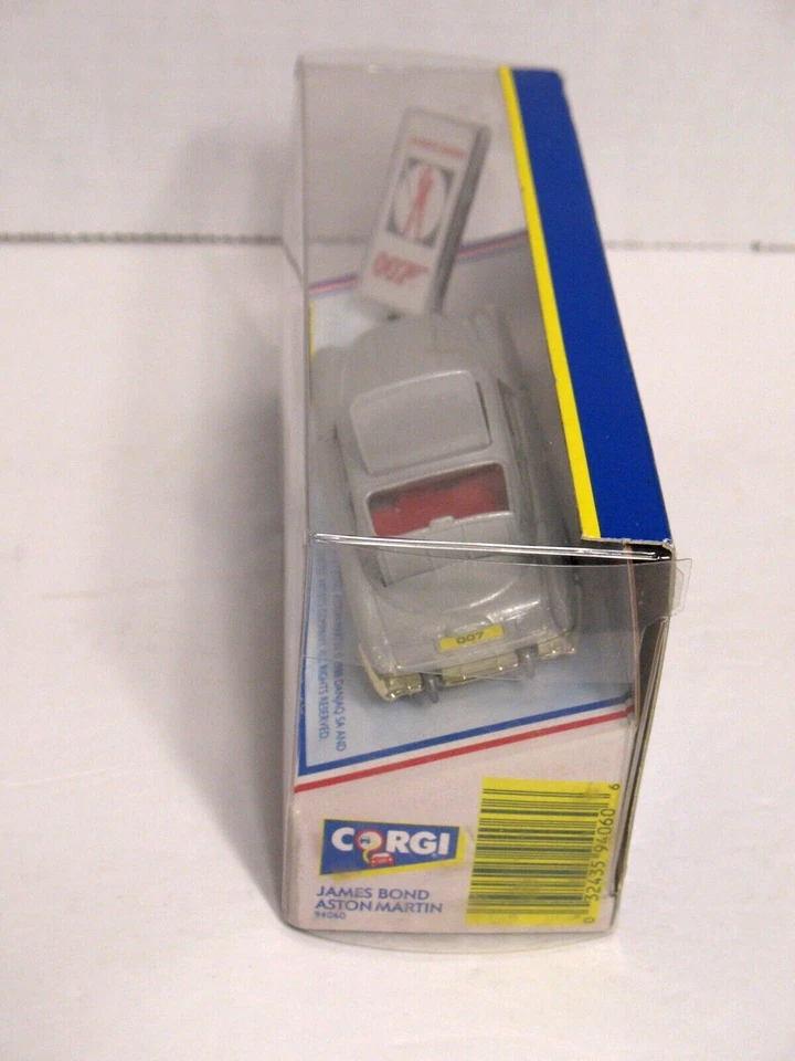 CORGI JAMES BOND 007 ASTON MARTIN 94060 1993 MATTEL EN CAJA CON UNA FIGURA Foto 3 de 4