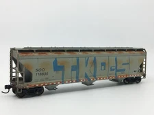 HO Accurail Canadian Pacific ACF 3-Bay Covered Hopper CP Rail #118835 WEATHERED