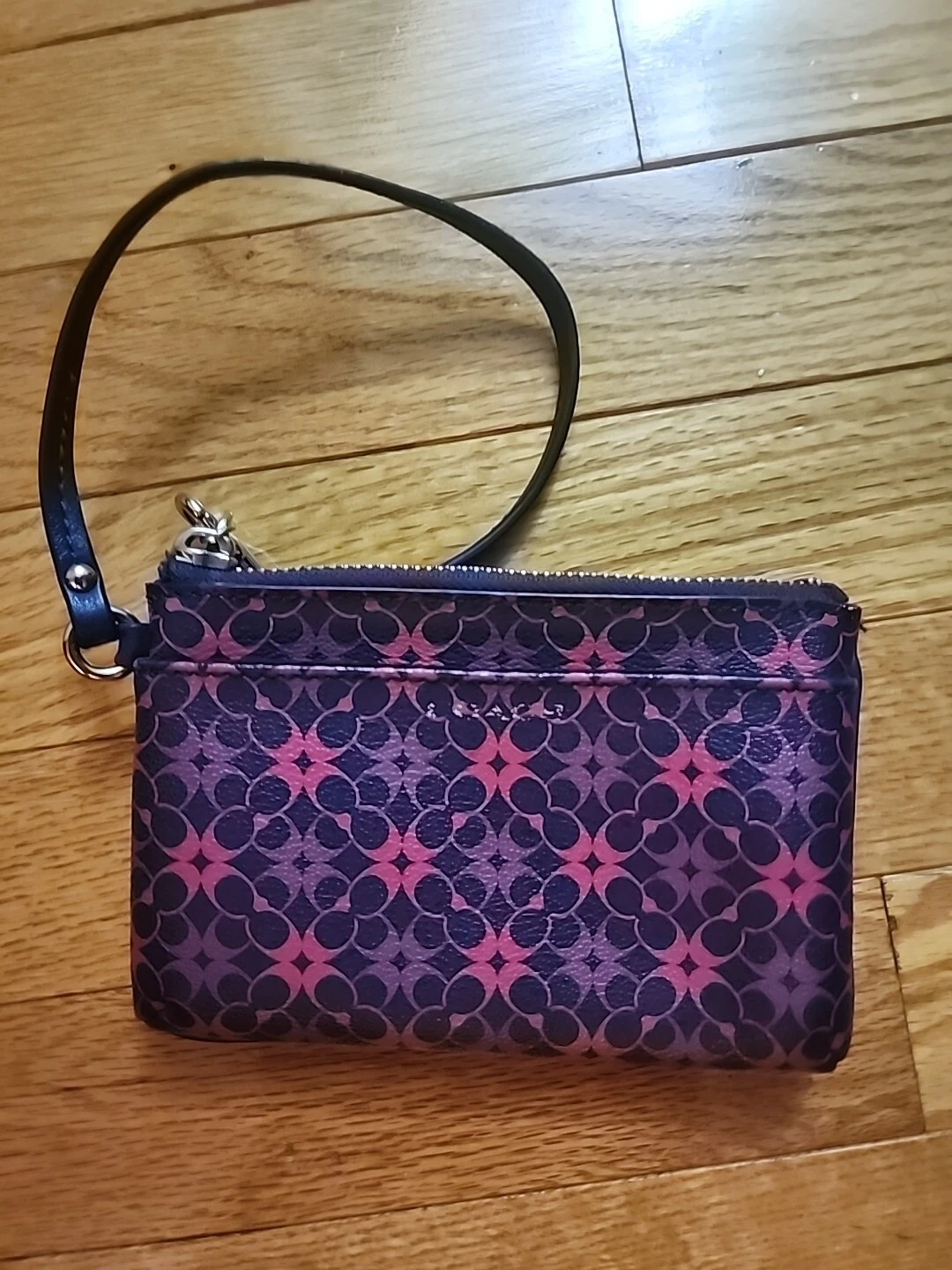 Portafoglio da polso Coach Waverly firmato in tela rivestita magenta rosa e viola