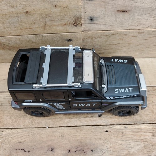 Maisto JEEP Wrangler Police SWAT Rescue Concept Vehicle 1:18 Scale Diecast Model - Picture 2 of 9