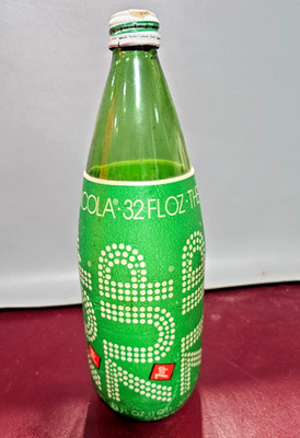 Vintage 7UP 32 fluid OZ, 1 QT, glass Styrofoam foam label covered bottle