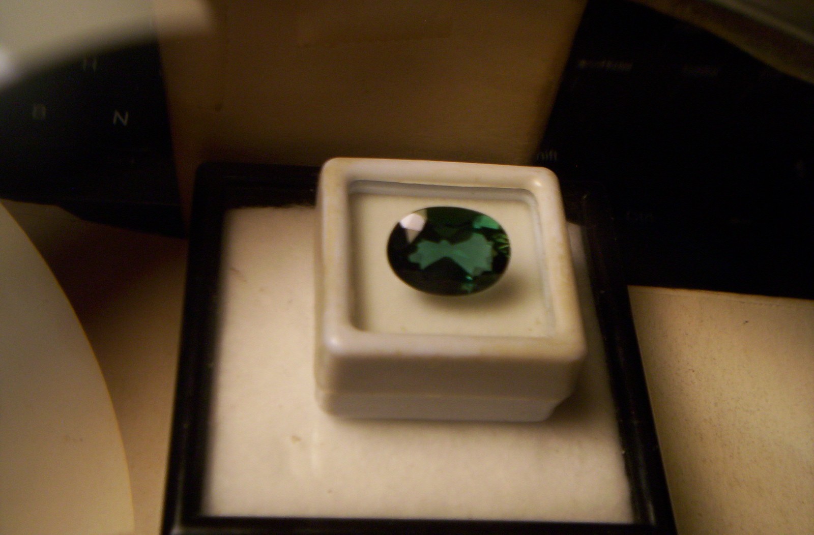 4 CT UNKNOWN GREEN GEM 14 X 10MM OV