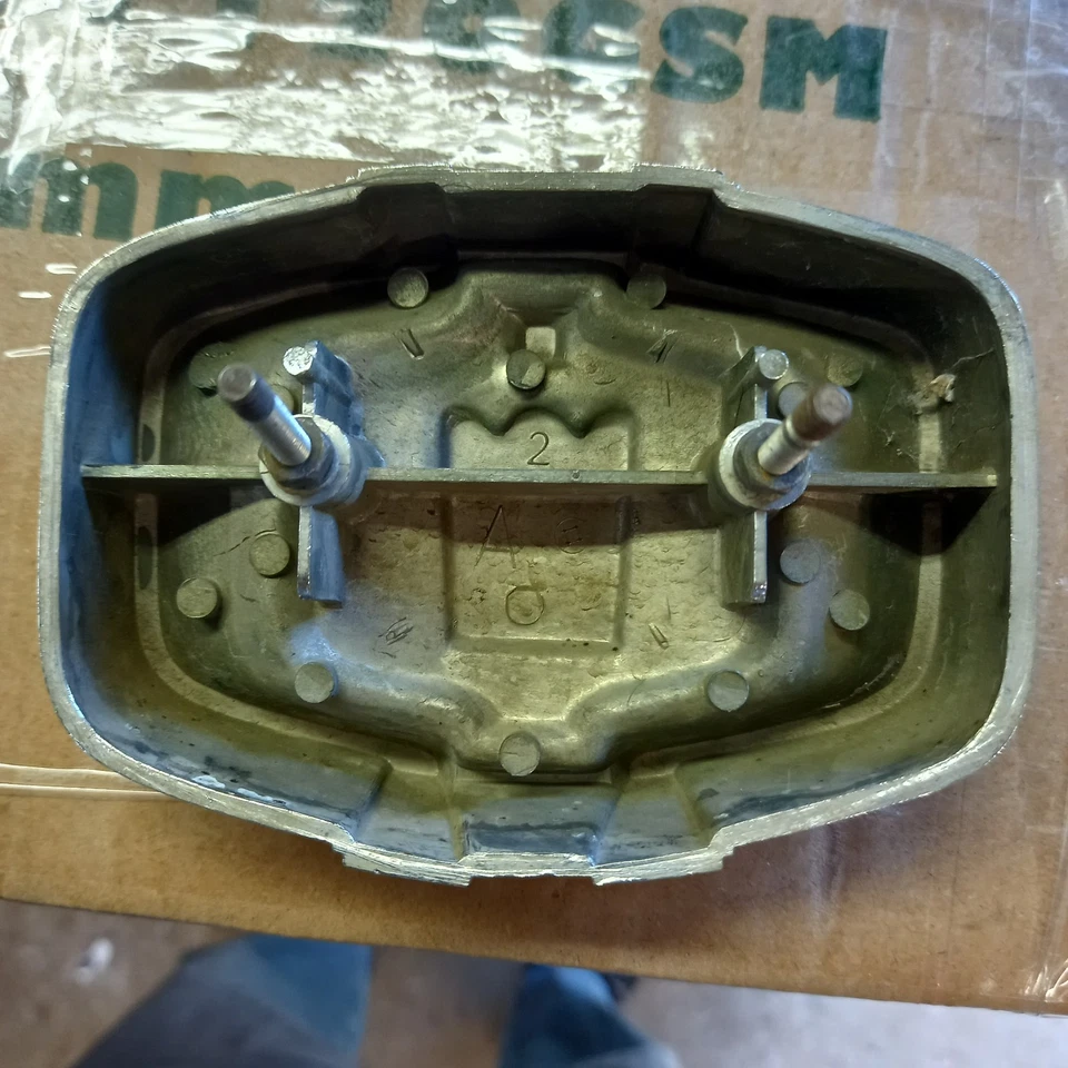 toyota crown badge - image 2 of 2