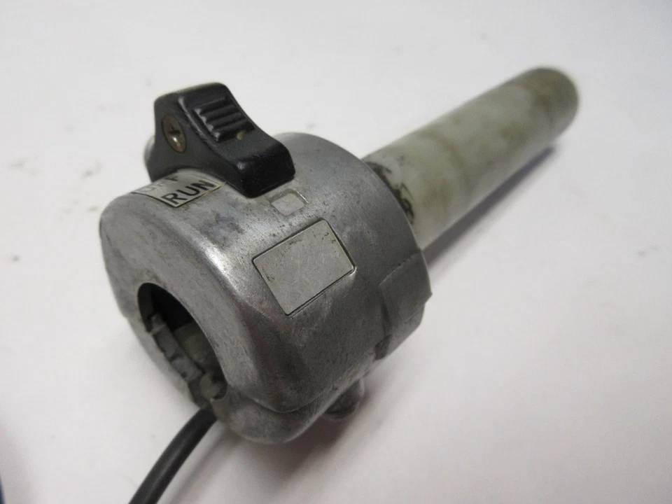 1980 YAMAHA MX80 GT80 GT MX 80 INTERRUPTOR LIGA/DESLIGA DESTRO COM TUBO DO ACELERADOR - Imagem 2 de 4