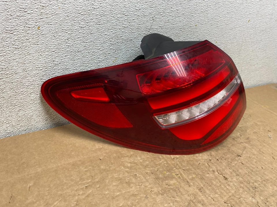 Luz trasera izquierda conductor Mercedes-Benz W246 Clase B 2012-2015 OEM O5893 DG Foto 3 de 4