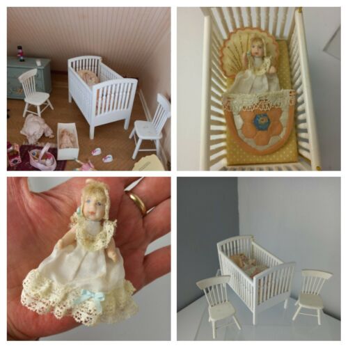 Miniatures maison de poupée vintage années 1980 1:12 bébé fille lit blanc 2 chaises fait main. - Photo 1 sur 8