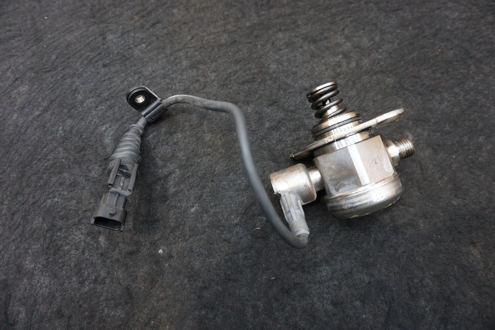 Front Right High Pressure Fuel Pump OEM 252704 Ferrari California 2008-14