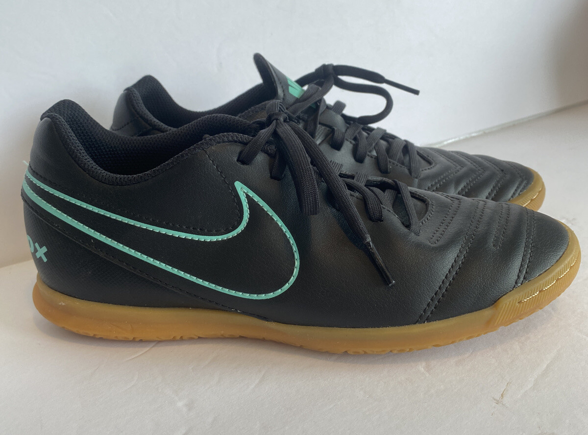 nike indoor soccer shoes youth