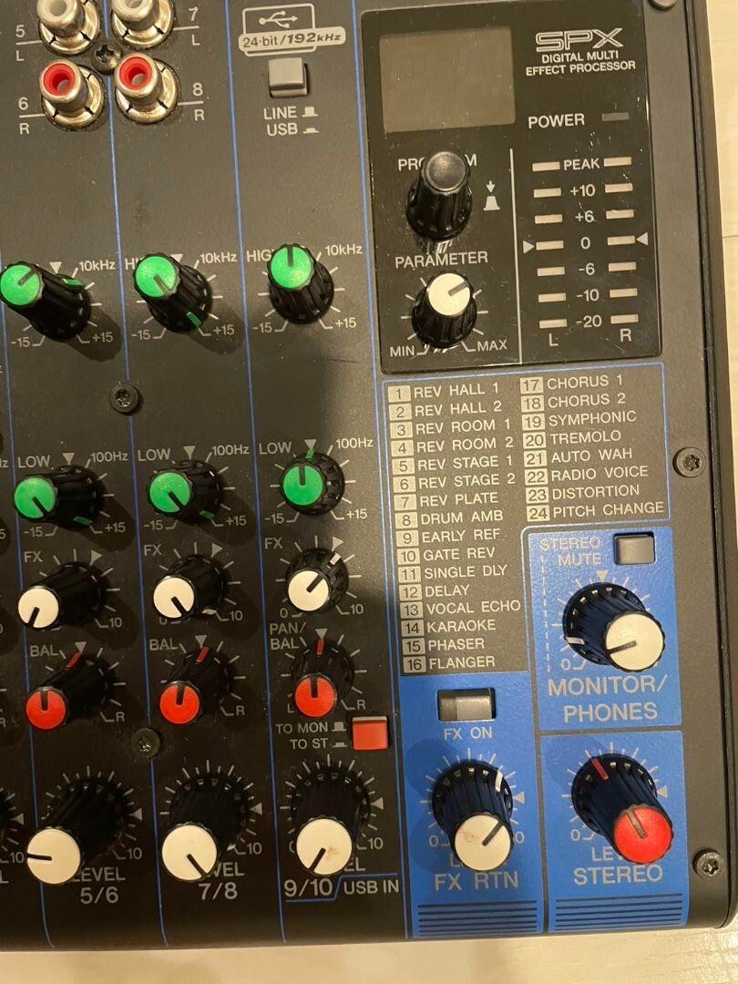 YAMAHA MG10XU 10-Input 4 Mic Analog Mixing Console Audio Interface