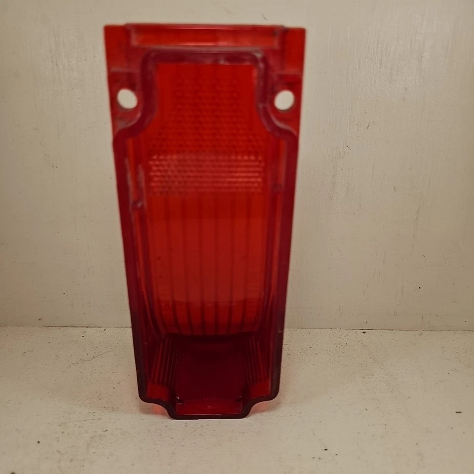 OEM 1966 CHEVROLET CHEVELLE GM FACTORY OEM TAILLIGHT LENS 5957812 - Image 3 of 4