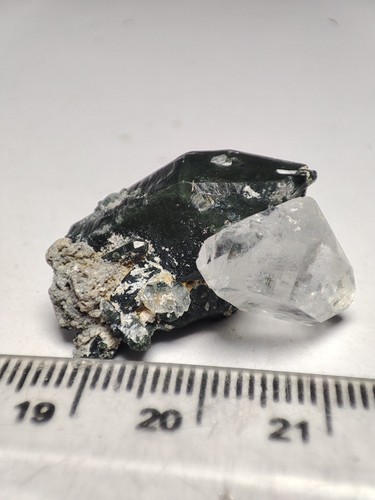 Clorito incluido y cuarzo transparente cristales gemelos y bonito crecimiento Skardu_Pak. - Imagen 10 de 11