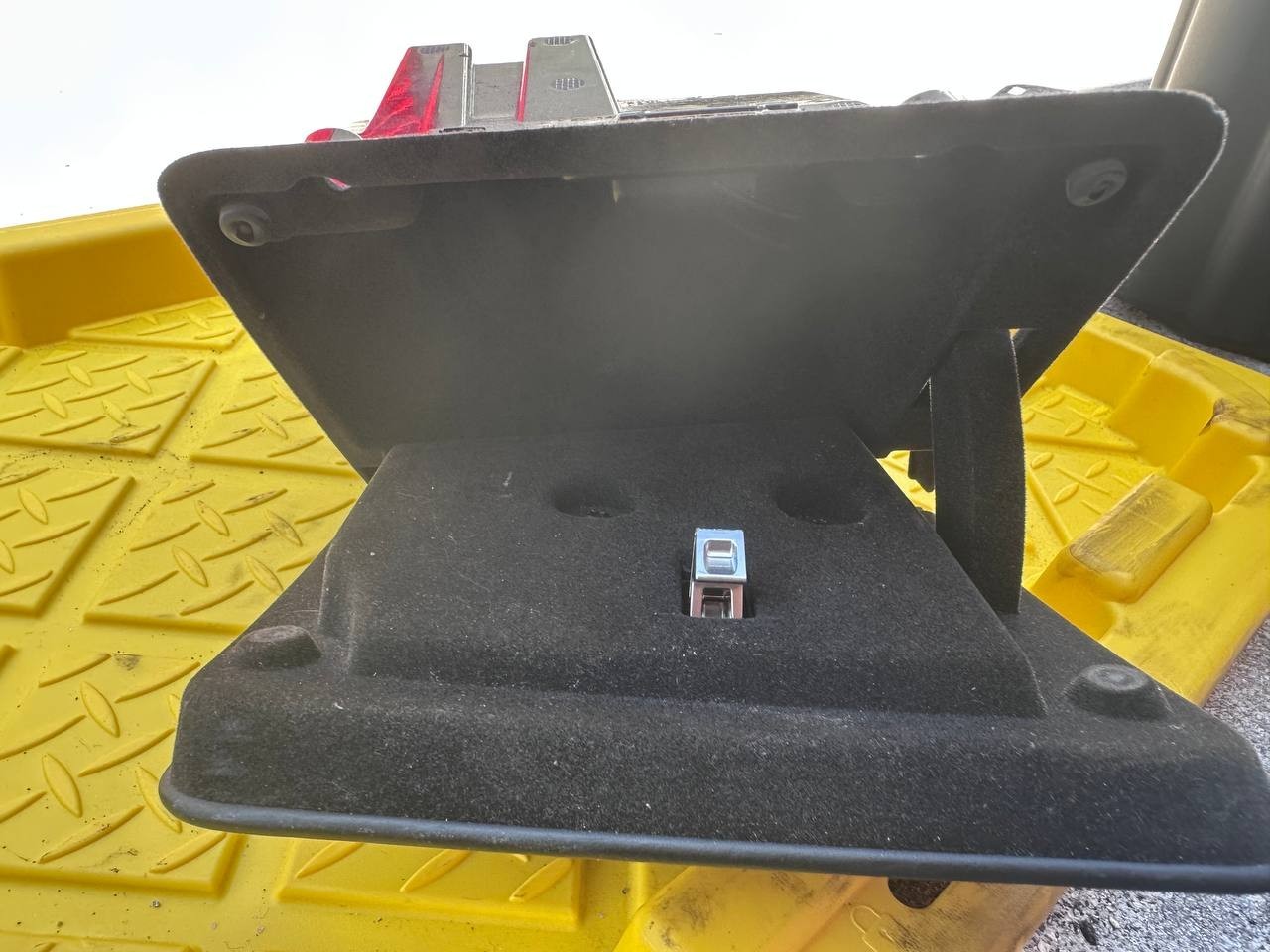 Maserati Ghibli OEM Left Dash Storage Compartment Box – Part Number 670012669
