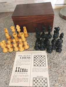 Vintage Estate Complete Wood Chess Set In Storage Box Green Felt Bottoms Nice!!