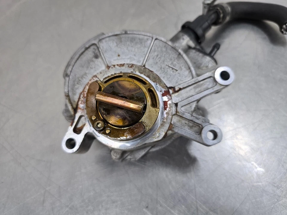 11-19 BMW F10 550I 650I 750I V8 4.4L ENGINE MOTOR VACUUM PUMP 8605976-01 OEM Foto 2 de 4