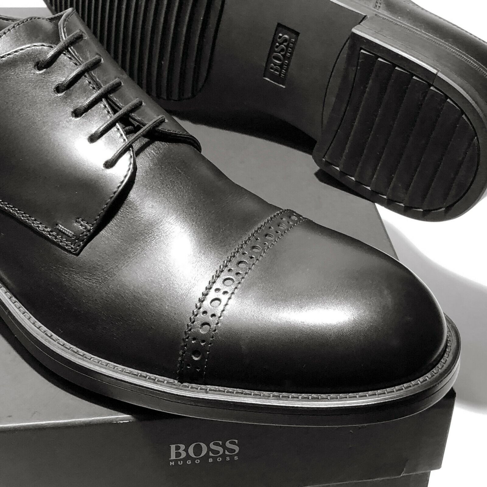 Ботинки hugo. Ботинки Хьюго босс мужские. Ботинки Hugo Boss 1933392. Туфли Hugo Boss мужские. Hugo Boss ботинки железные.