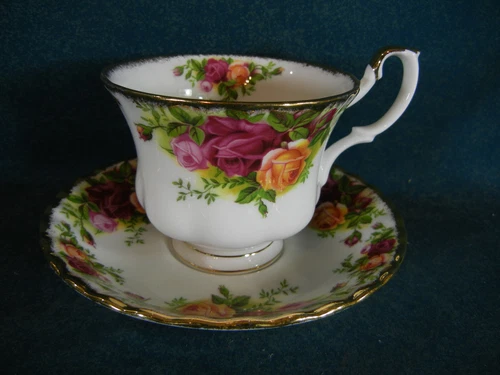 Royal Albert Old Country Roses Montrose Shape Cup and Saucer Set(s)