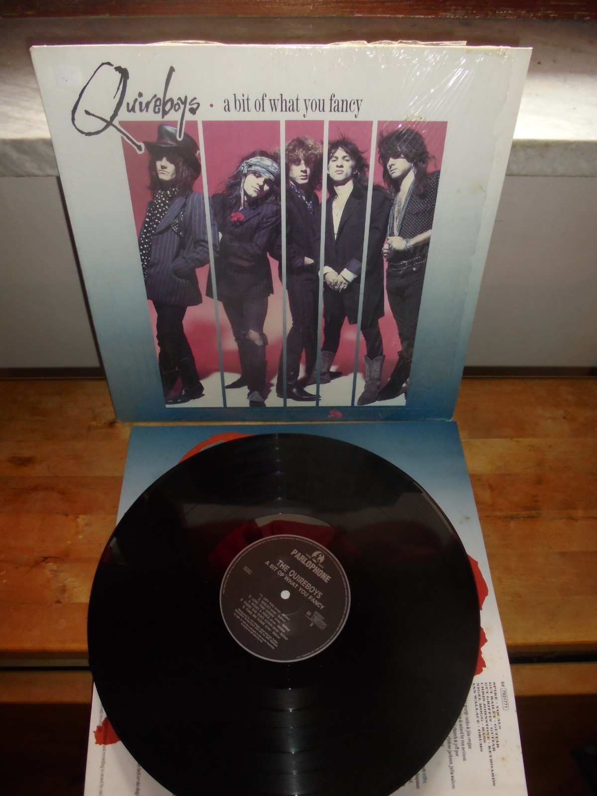 Quireboys "A Bit Of What You Fancy" LP Parlophone - 64 7931771 ITA 1990 - INNER
