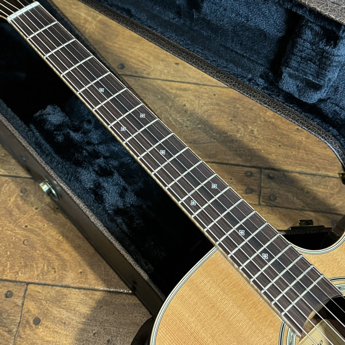 ギ*じ様 超美品 Takamine 200（？）BK 詳細不明 Wピックアップ付