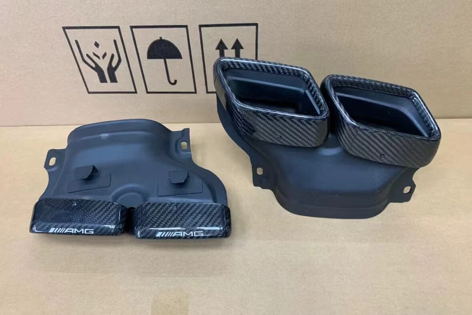 NUEVAS puntas de silenciador de tubo de escape trasero de fibra de carbono para Mercedes Benz C63 E63 S63 Foto 4 de 4