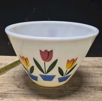 7.5'' FireKing Tulip No Splash Ivory-Cream Mixing Bowl VINTAGE Pristine Condition