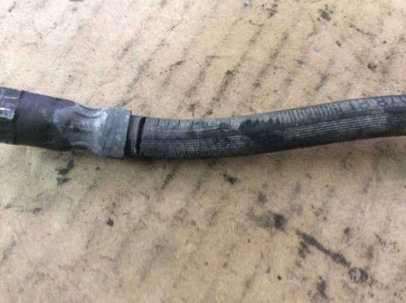 77 78 79 80 81 82 83 84 85 MERCEDES BENZ 300D 300CD 300TD MANGUERA FRENO TRASERO Foto 4 de 4