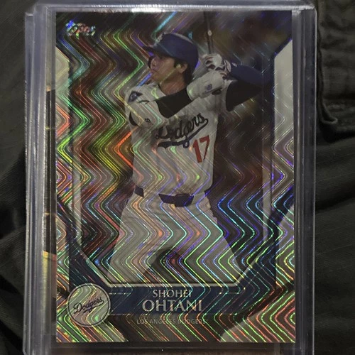Topps Shohei Ohtani Los Angeles Dodgers #17 Holo Parallel Baseball Card