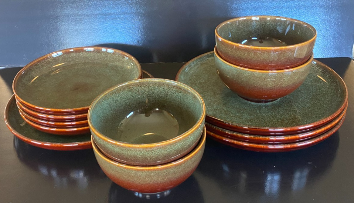 Pokini Handmade Stoneware/12-piece Dinnerware Set/New