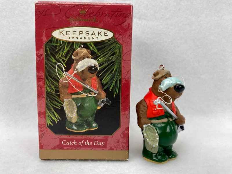 1997 Hallmark Keepsake Christmas Ornament Catch of the Day Bear Fishing