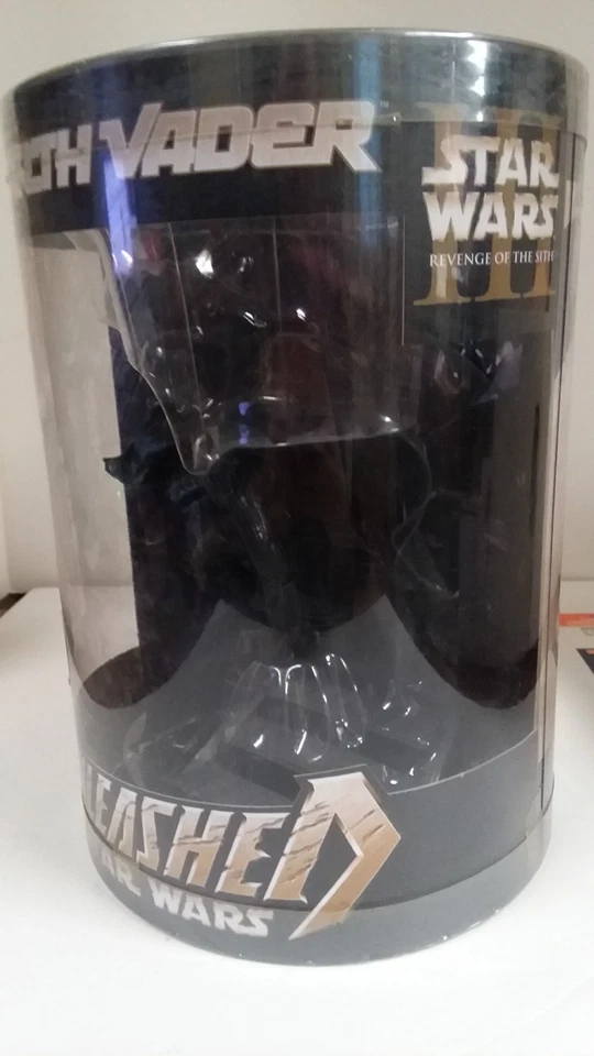 *MINT* LARGE 12" DARTH VADER STATUE/FIGURE, SEALED, NEW IN BOX, 2005,STAR WARS - Image 3 of 4